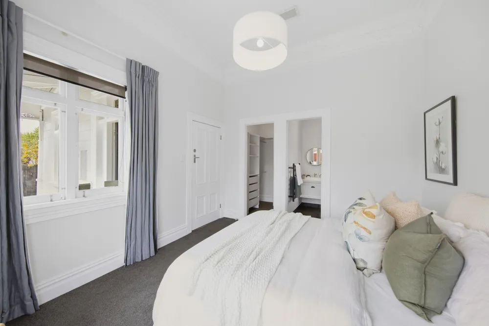Photos of 35A Holly Street