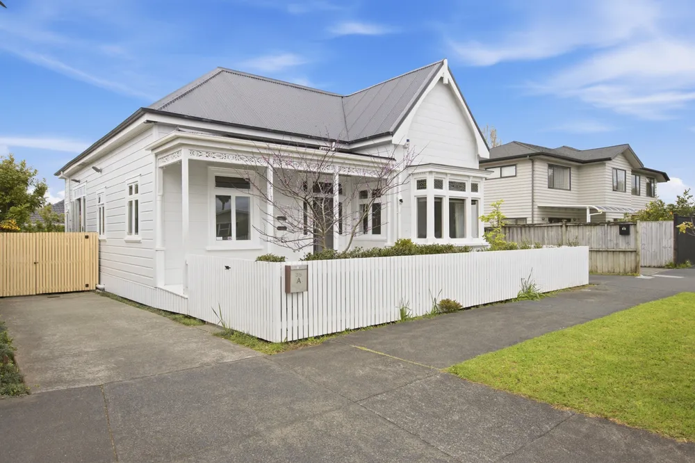 Photos of 35A Holly Street