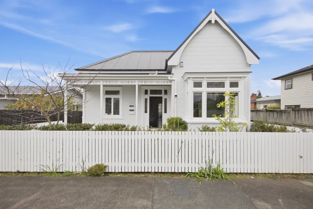 Photos of 35A Holly Street