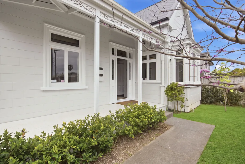 Photos of 35A Holly Street