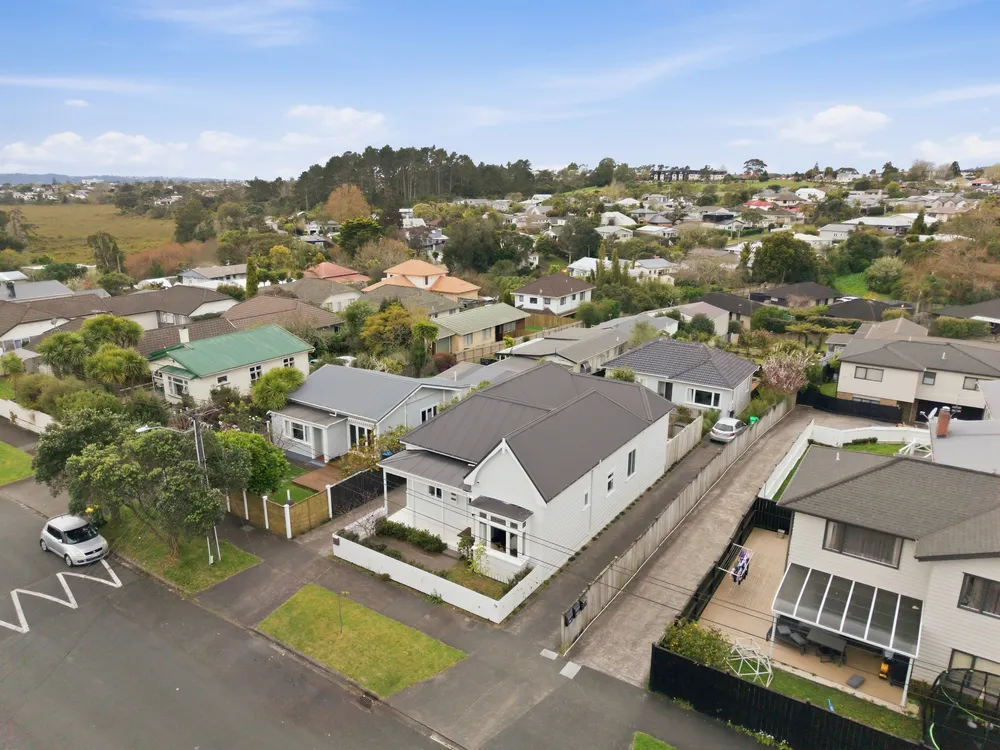 Photos of 35A Holly Street