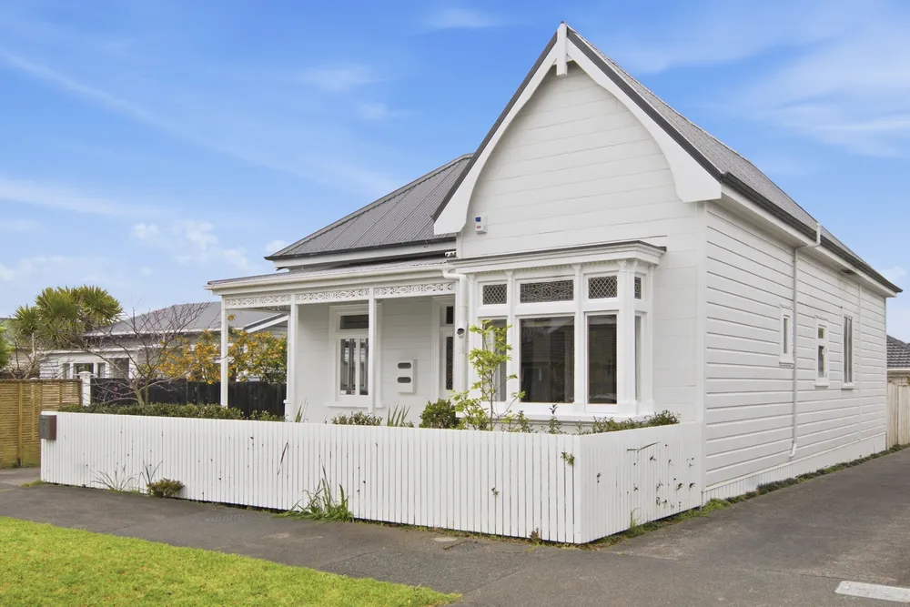 Photos of 35A Holly Street