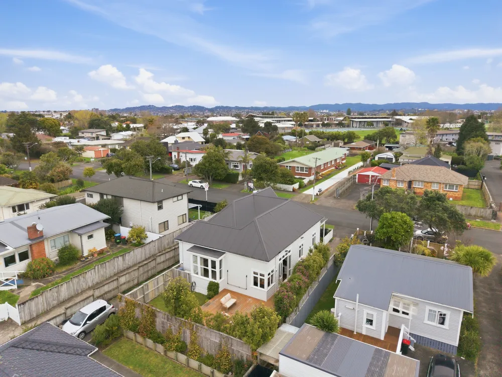 Photos of 35A Holly Street