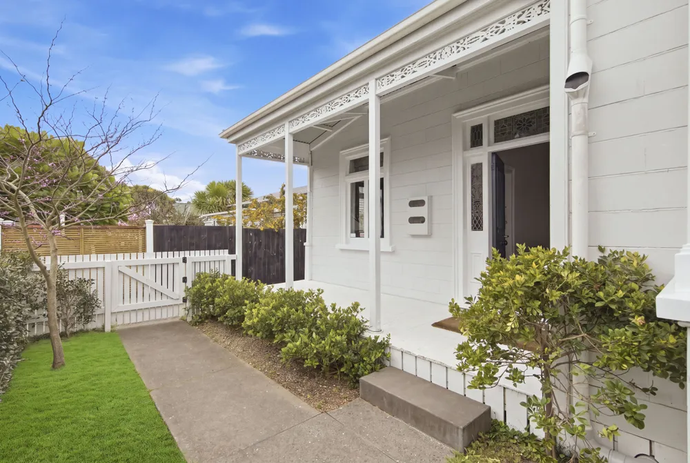 Photos of 35A Holly Street