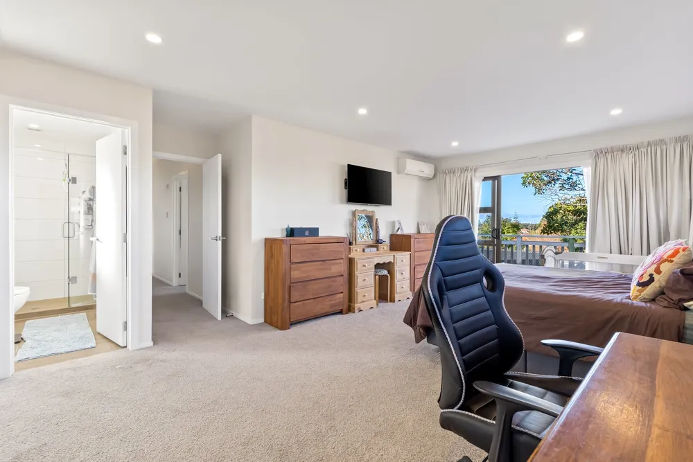 Photos of 10 Orewa Heights Crescent