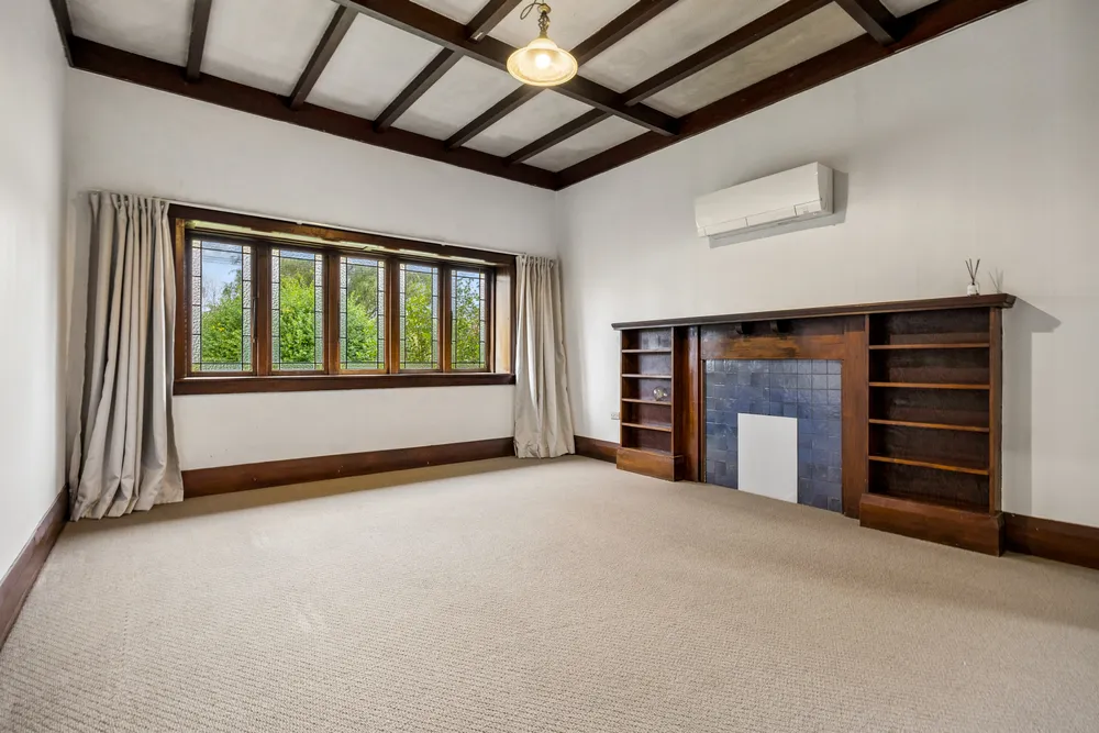 Photos of 1 Whitworth Road