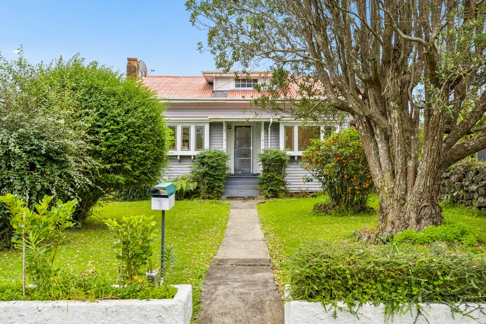 Photos of 1 Whitworth Road