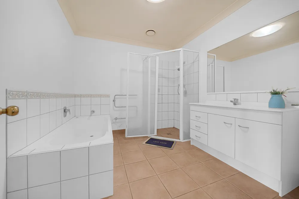 Photos of 25 Castlehill Court
