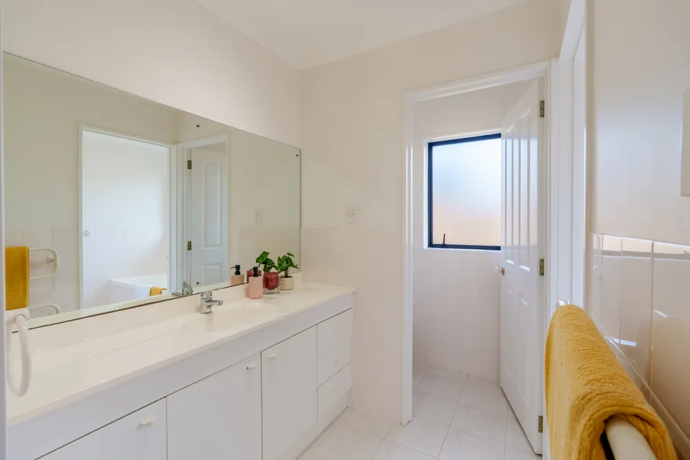 Photos of 37 Vanderbilt Parade