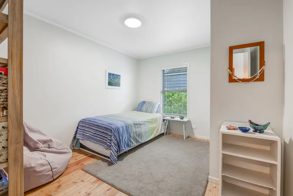 Photos of 25 Moffat Road