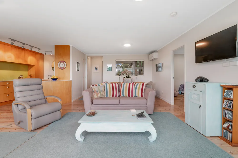 Photos of 25 Moffat Road