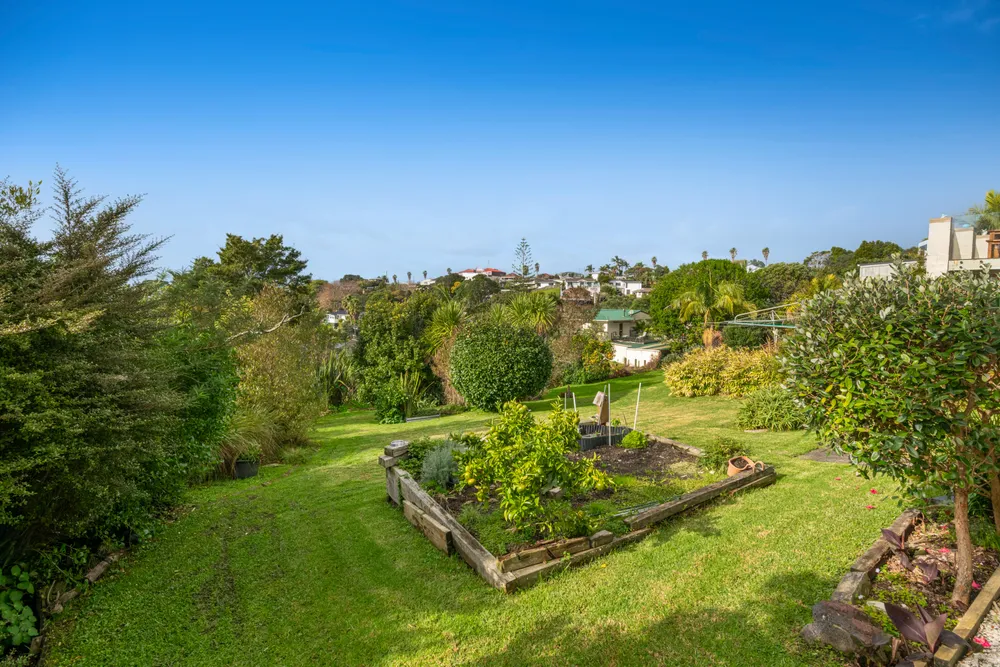 Photos of 25 Moffat Road