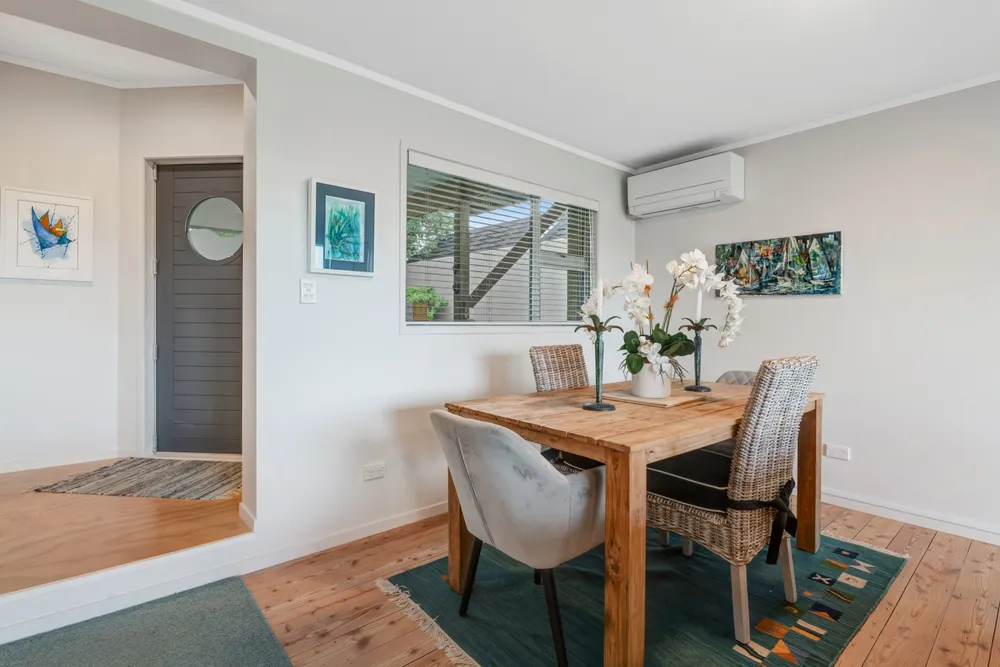Photos of 25 Moffat Road