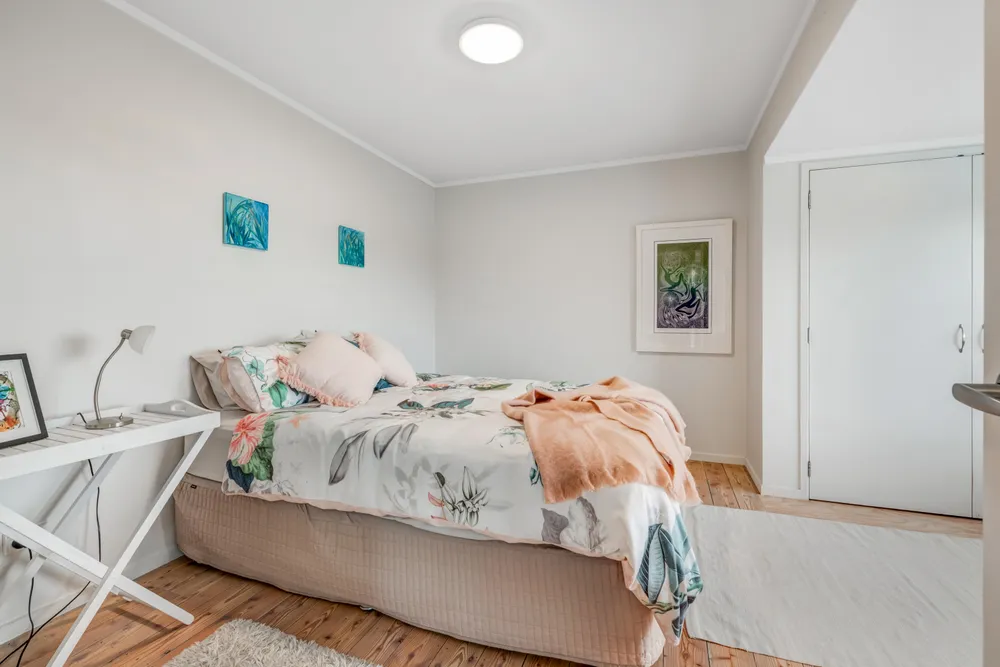 Photos of 25 Moffat Road