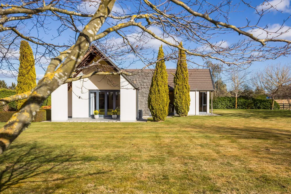 Photos of 131 Mount Thomas Road