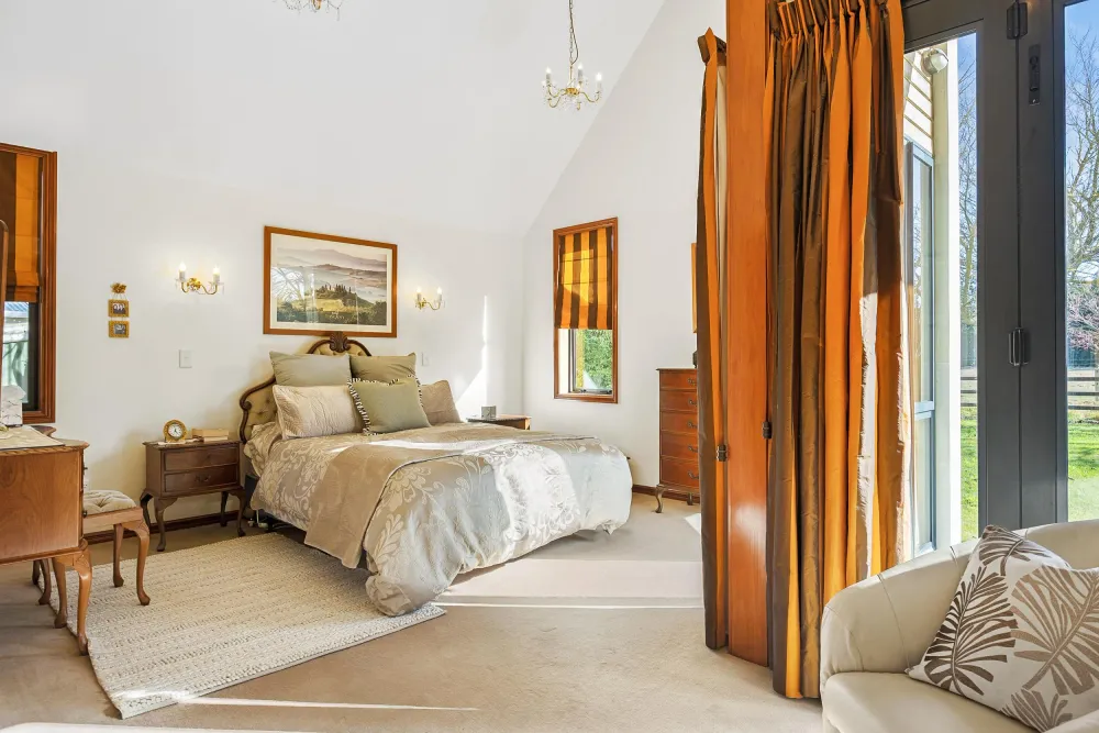 Photos of 131 Mount Thomas Road