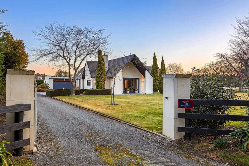 Photos of 131 Mount Thomas Road