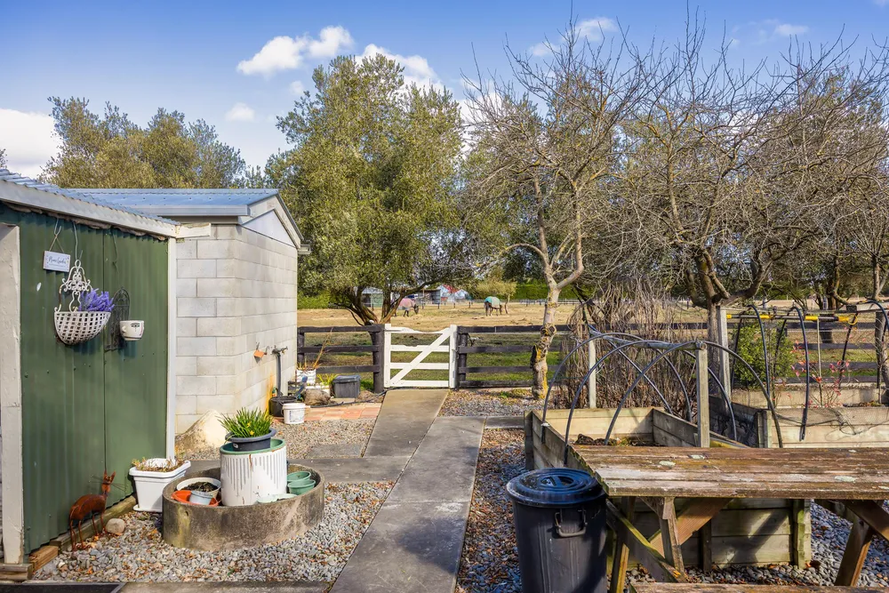 Photos of 131 Mount Thomas Road