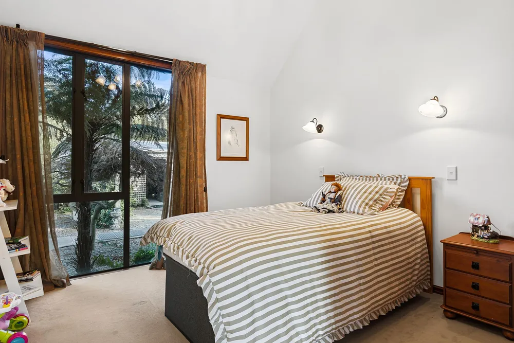 Photos of 131 Mount Thomas Road