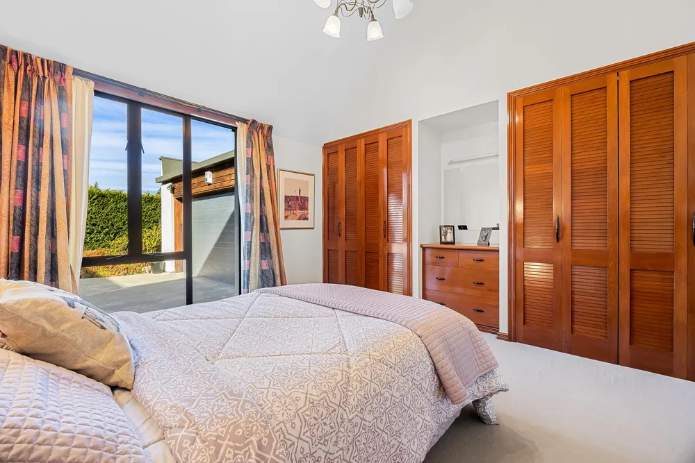 Photos of 131 Mount Thomas Road