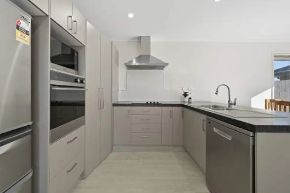 Photos of 35 Leet Crescent