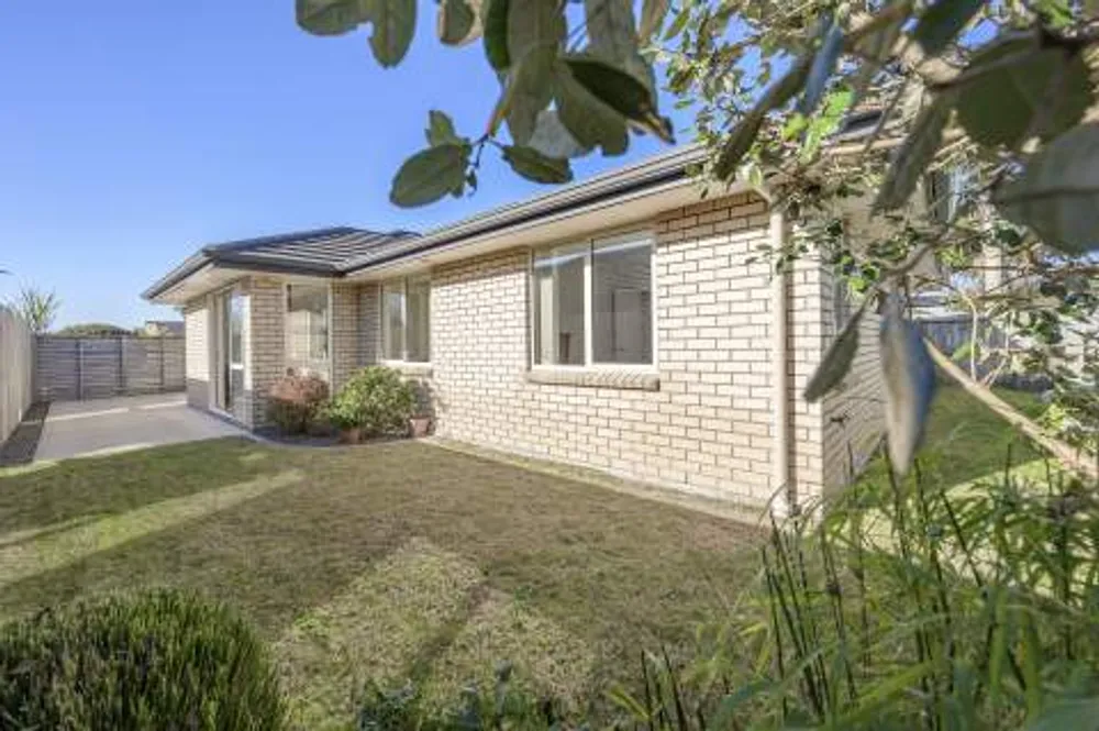 Photos of 35 Leet Crescent