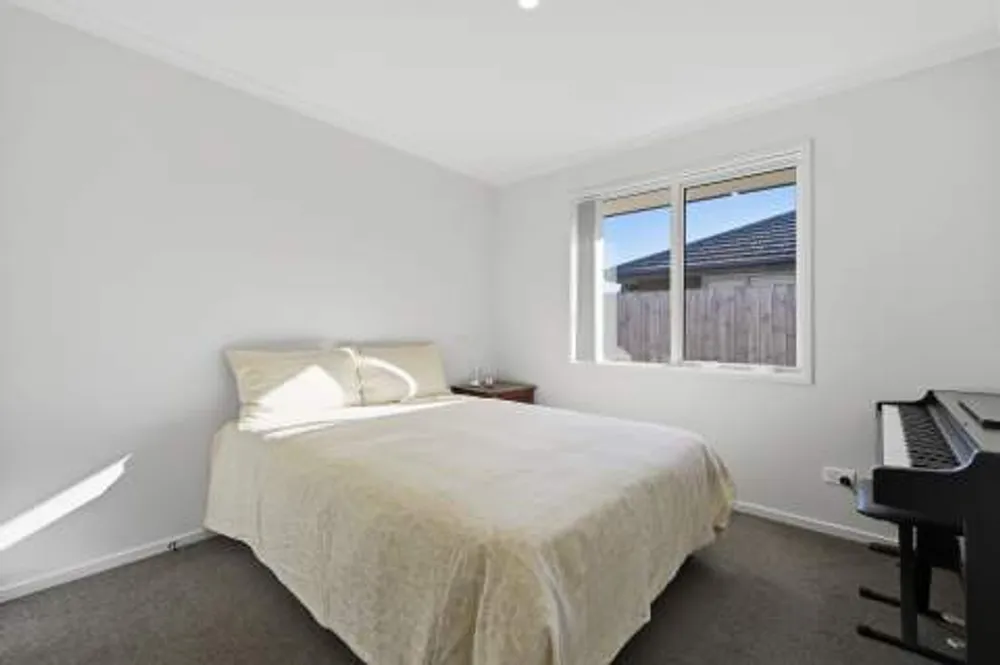 Photos of 35 Leet Crescent