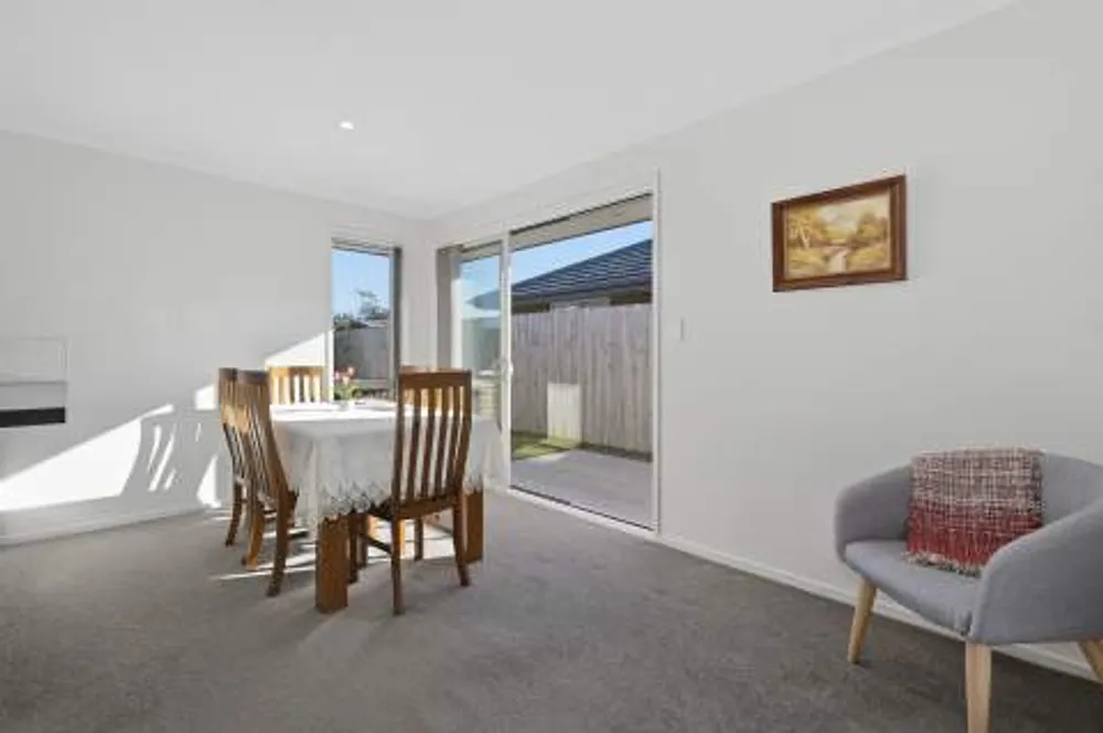 Photos of 35 Leet Crescent