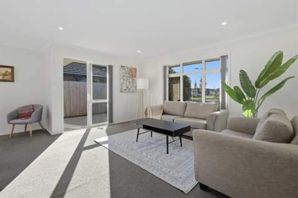 Photos of 35 Leet Crescent
