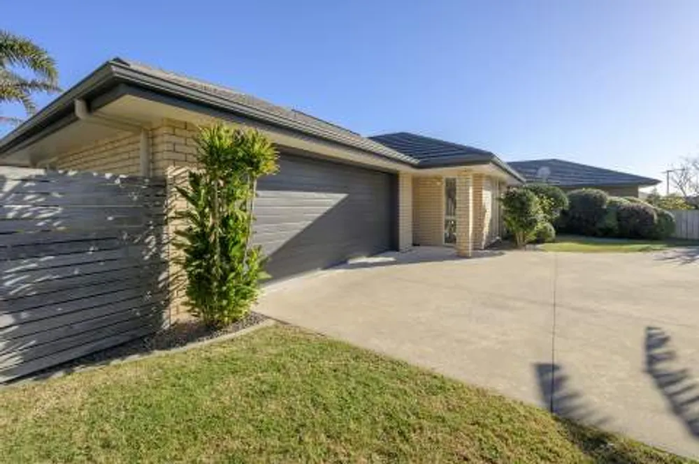 Photos of 35 Leet Crescent
