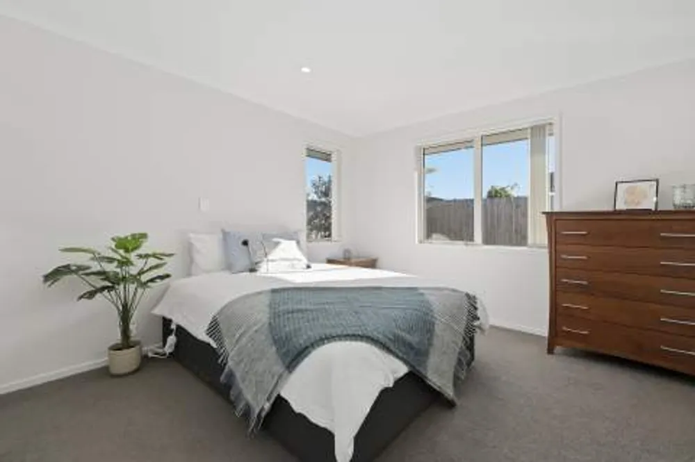 Photos of 35 Leet Crescent