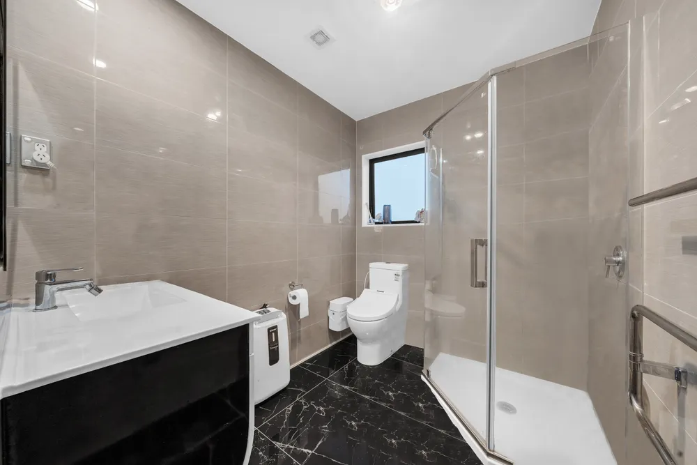 Photos of 15B Seymour Avenue