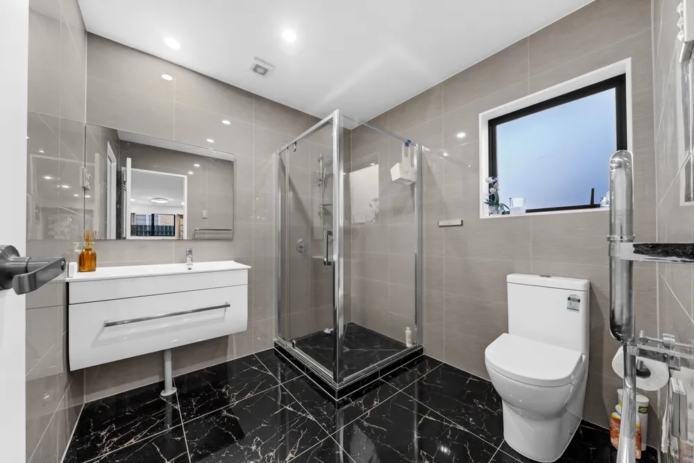 Photos of 15B Seymour Avenue