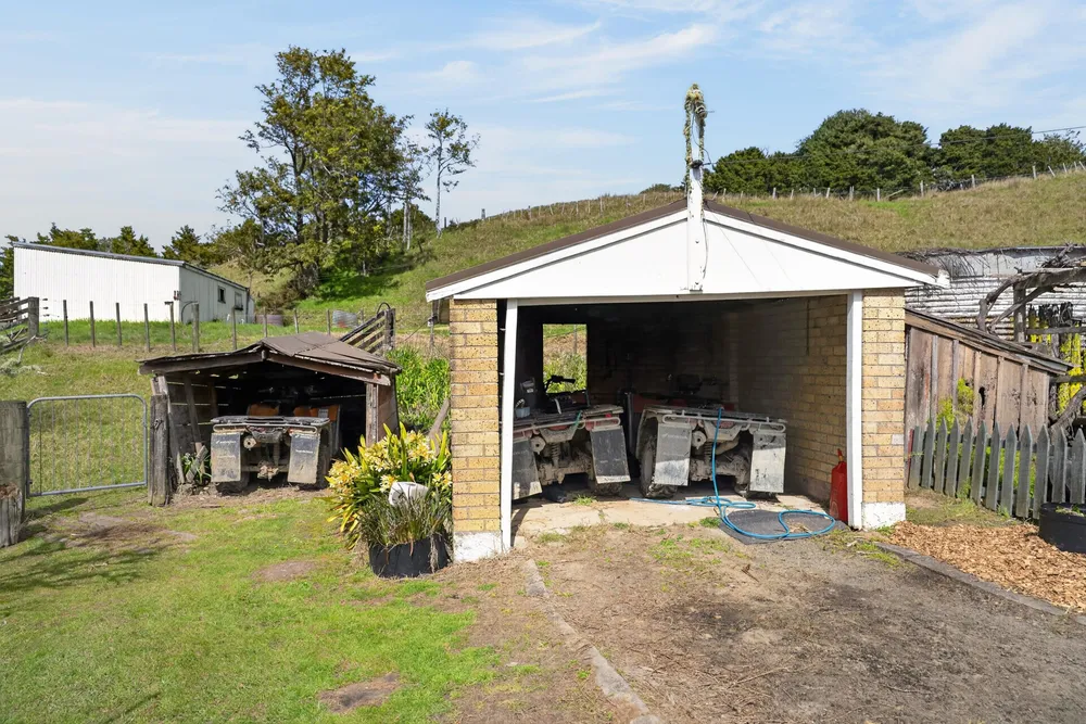 Photos of 1334 Pukehuia Road