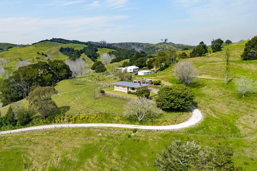 Photos of 1334 Pukehuia Road