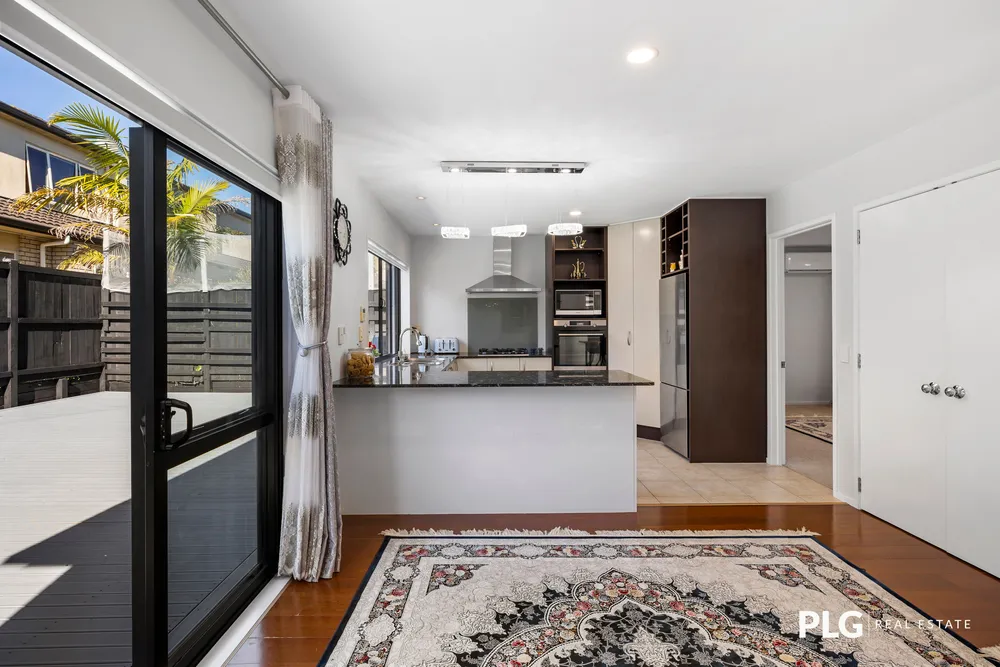 Photos of 11 Oakville Avenue