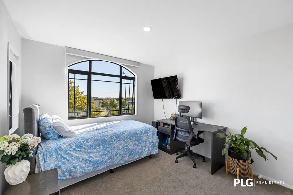 Photos of 11 Oakville Avenue