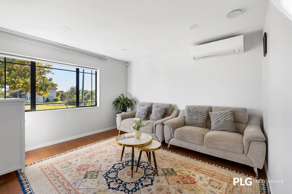 Photos of 11 Oakville Avenue