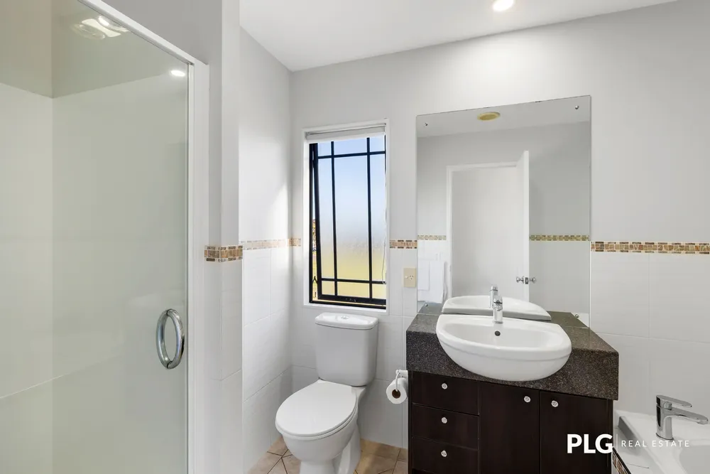 Photos of 11 Oakville Avenue