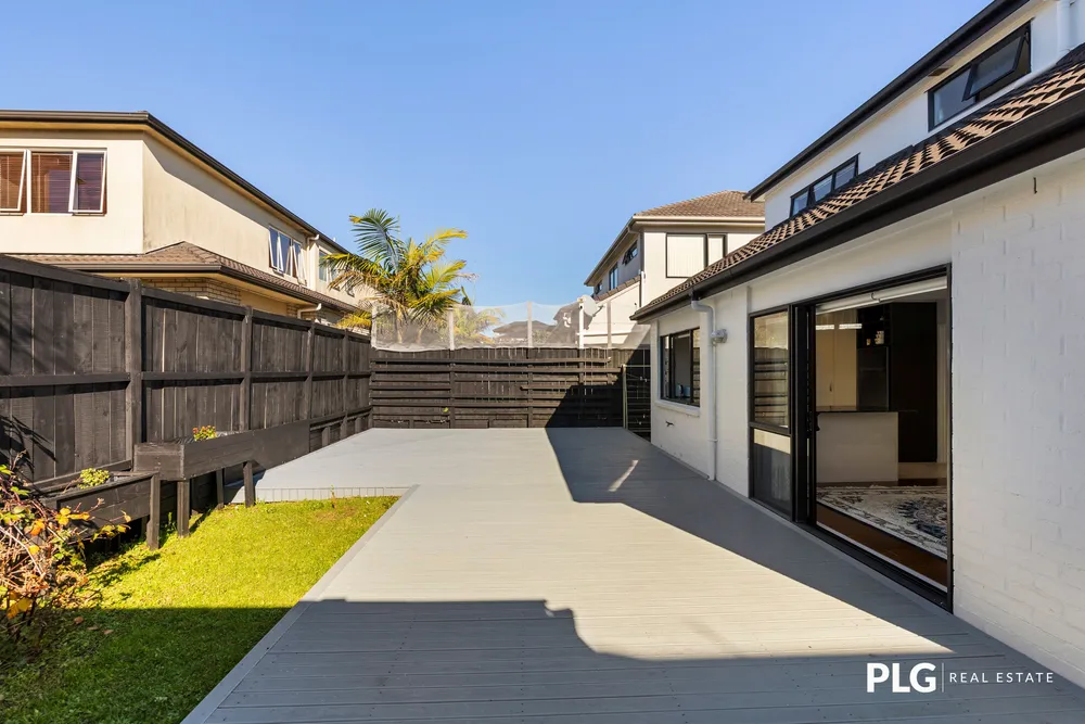 Photos of 11 Oakville Avenue