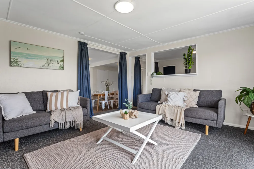 Photos of 90 Pohutukawa Avenue