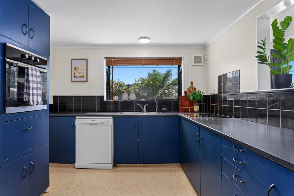 Photos of 90 Pohutukawa Avenue