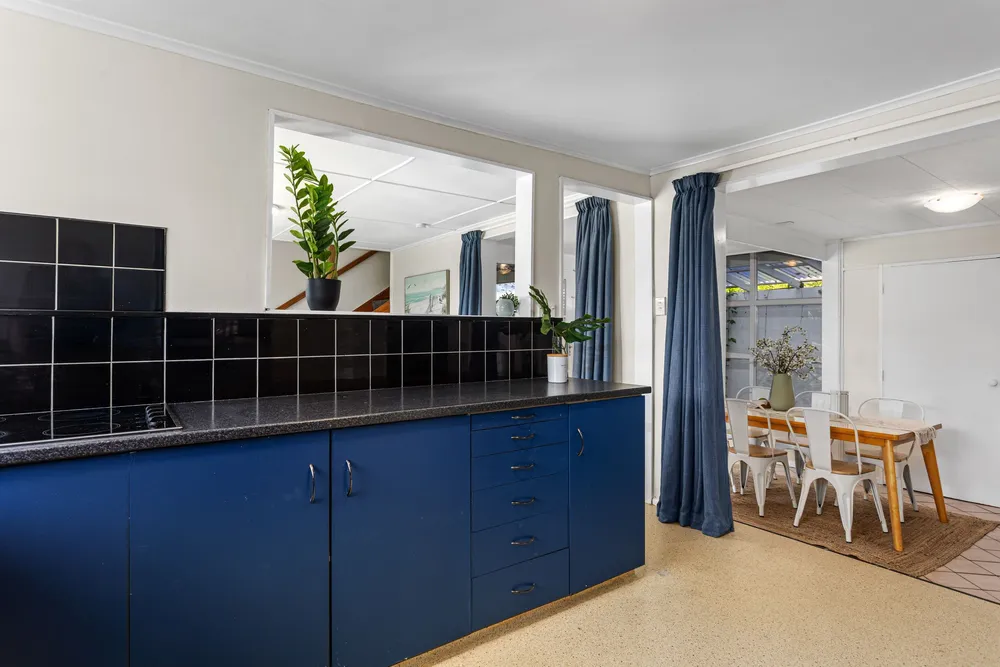 Photos of 90 Pohutukawa Avenue