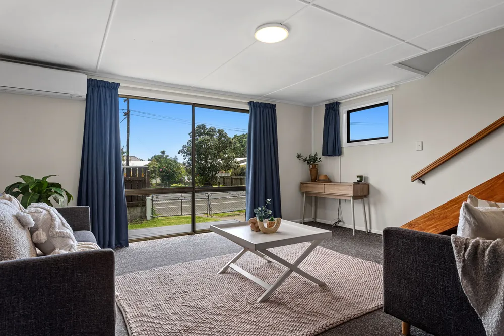 Photos of 90 Pohutukawa Avenue