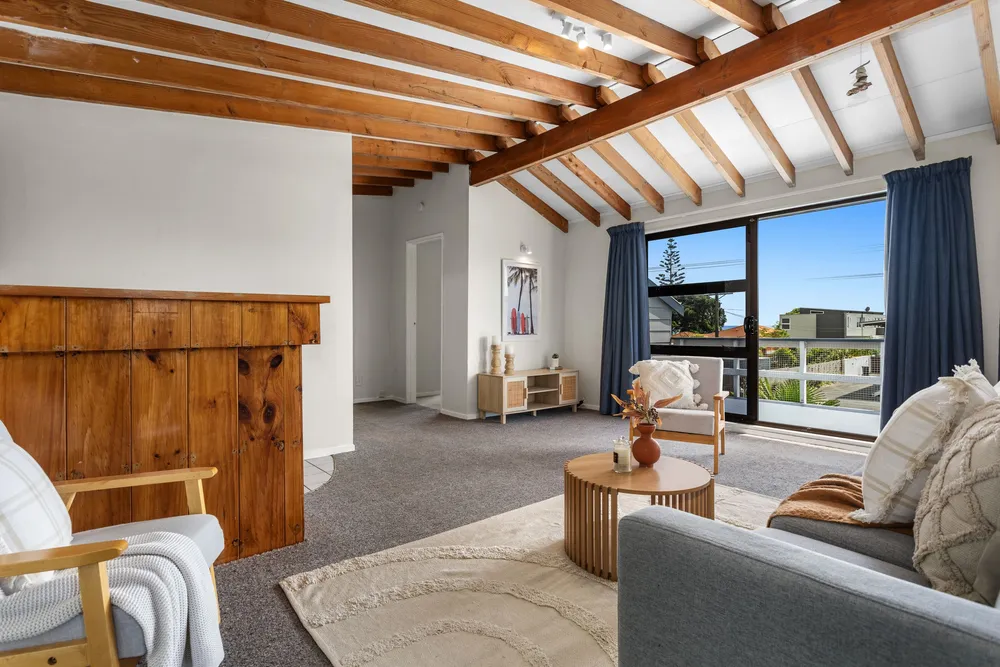 Photos of 90 Pohutukawa Avenue