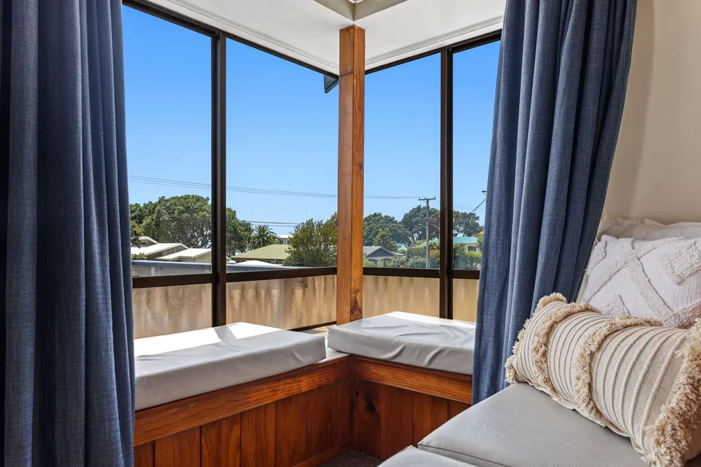 Photos of 90 Pohutukawa Avenue