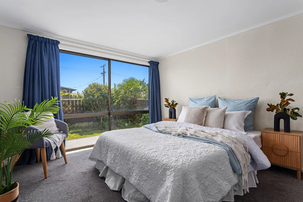 Photos of 90 Pohutukawa Avenue