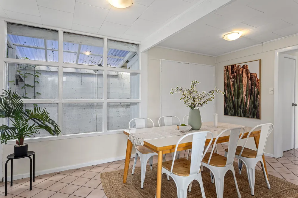 Photos of 90 Pohutukawa Avenue