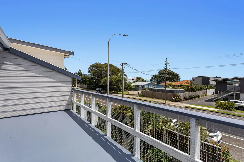 Photos of 90 Pohutukawa Avenue