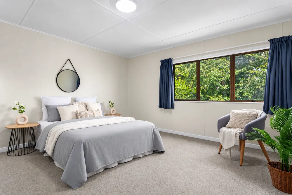 Photos of 90 Pohutukawa Avenue